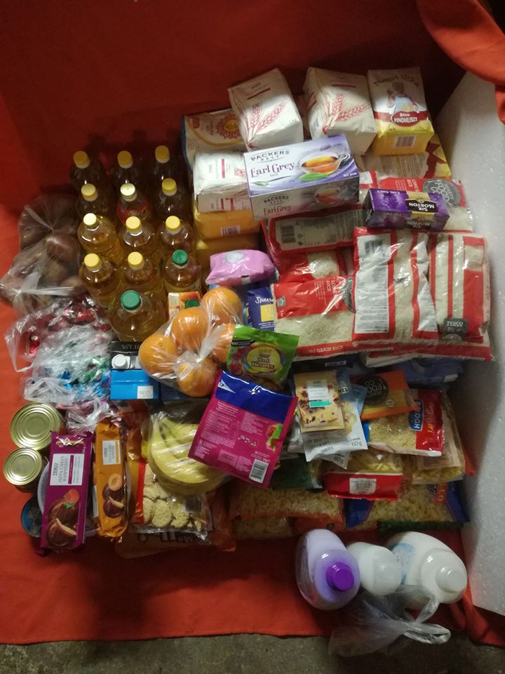 Adománygyűjtés Pécsett a Kincses Tescoban az egészségünkért & Környezetünkért Egyesülettel a koronavírus idején